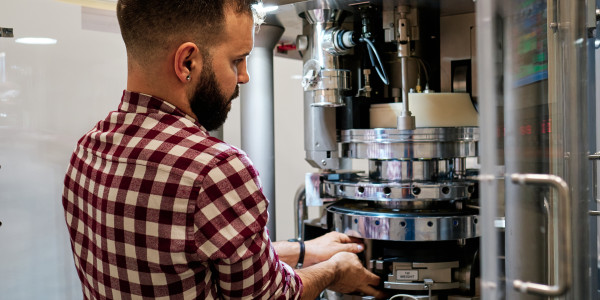 Mecánicos Industriales · Montadores de Estructuras / Maquinaria en València · Fabricación y reparación de piezas mediante soldadura MIG, TIG y electrodo